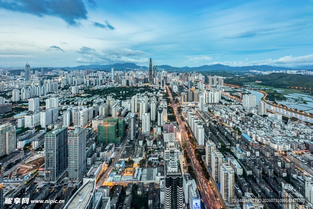 俯瞰繁华都市天际线
