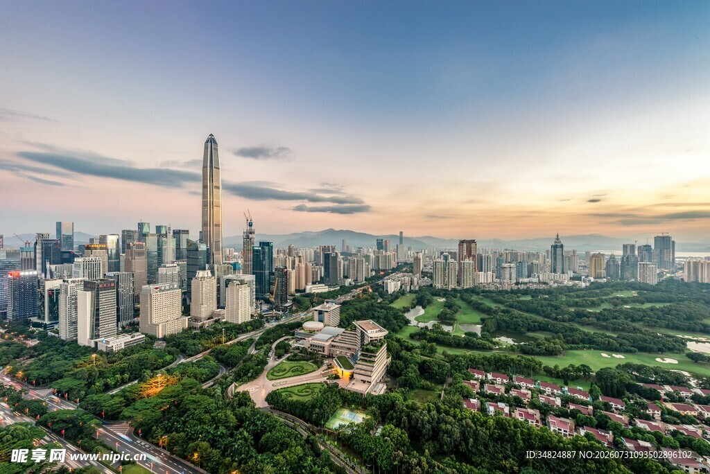 城市天际线与绿地景观