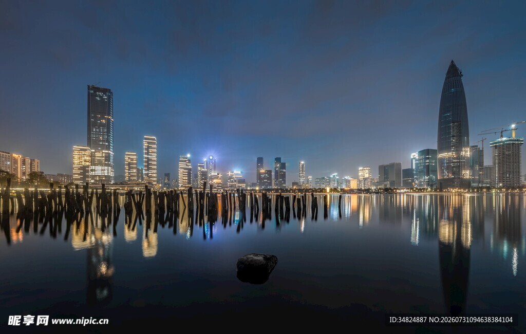 夜幕下的城市滨水璀璨景观