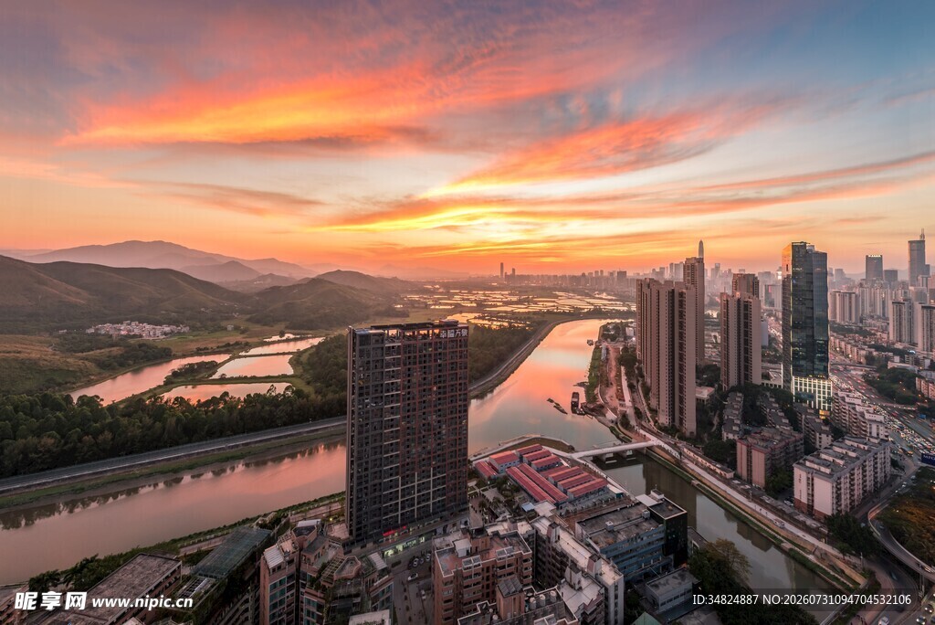 城市河畔绚丽日落美景