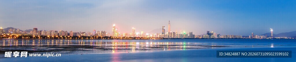 海滨城市美丽黄昏景色