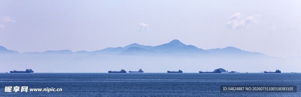 海上远山朦胧美景
