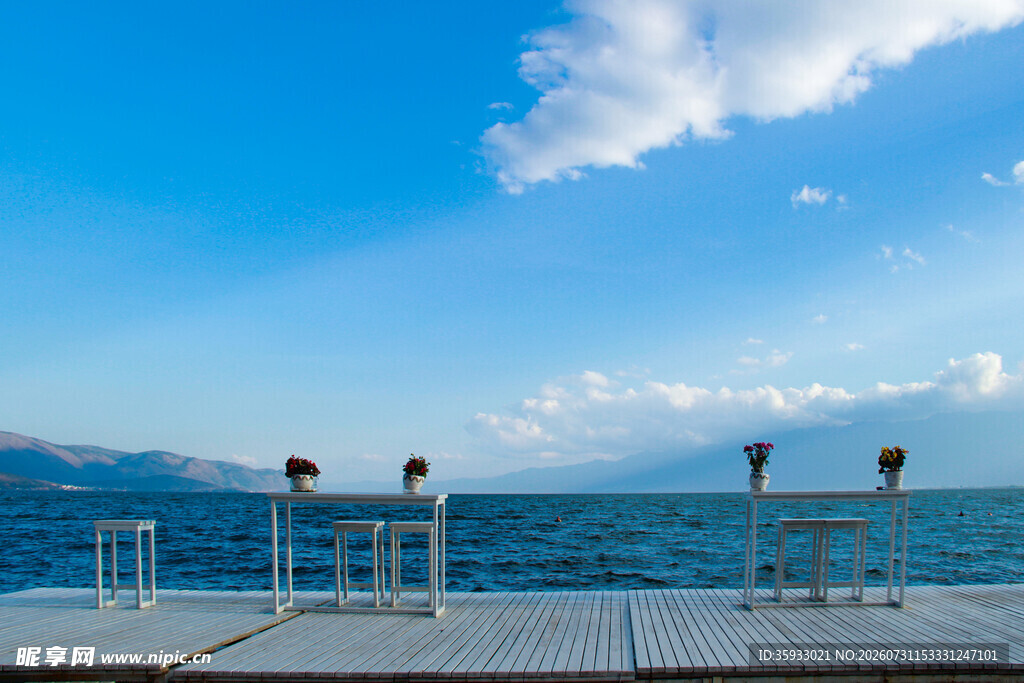 湖畔