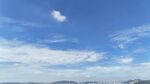 蓝天飘白云的壮阔风景