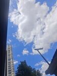城市上空的蓝天白云