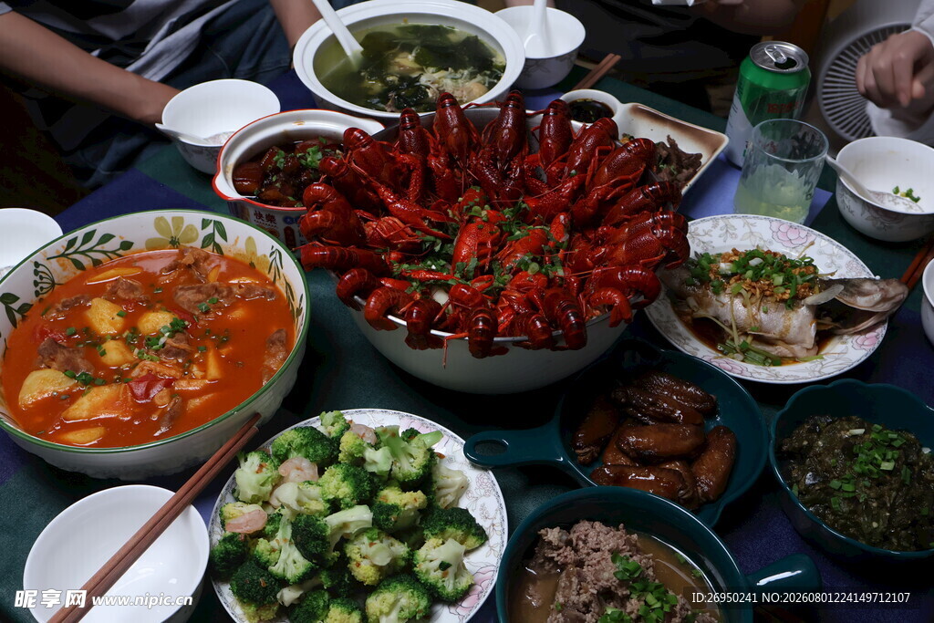 丰盛美味的多样菜肴