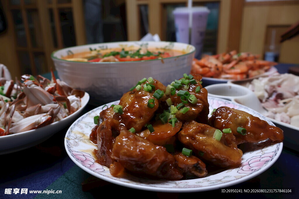 美味中式菜肴丰盛餐桌