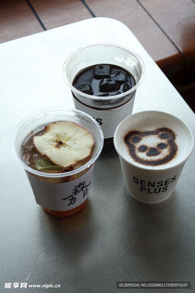 多样美味杯装甜品