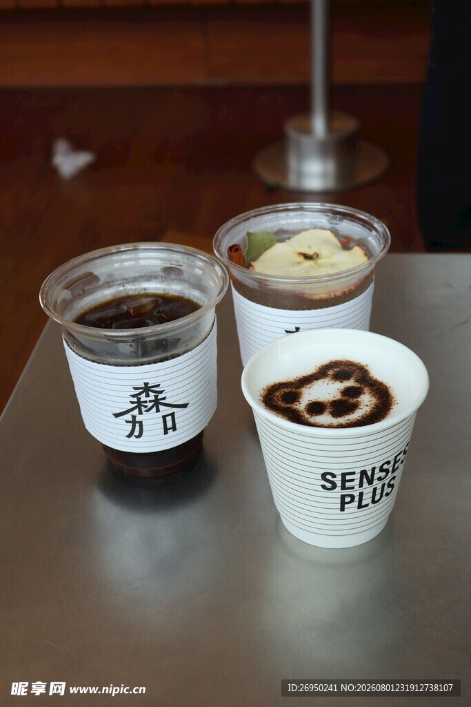 美味多样的特色杯装甜品