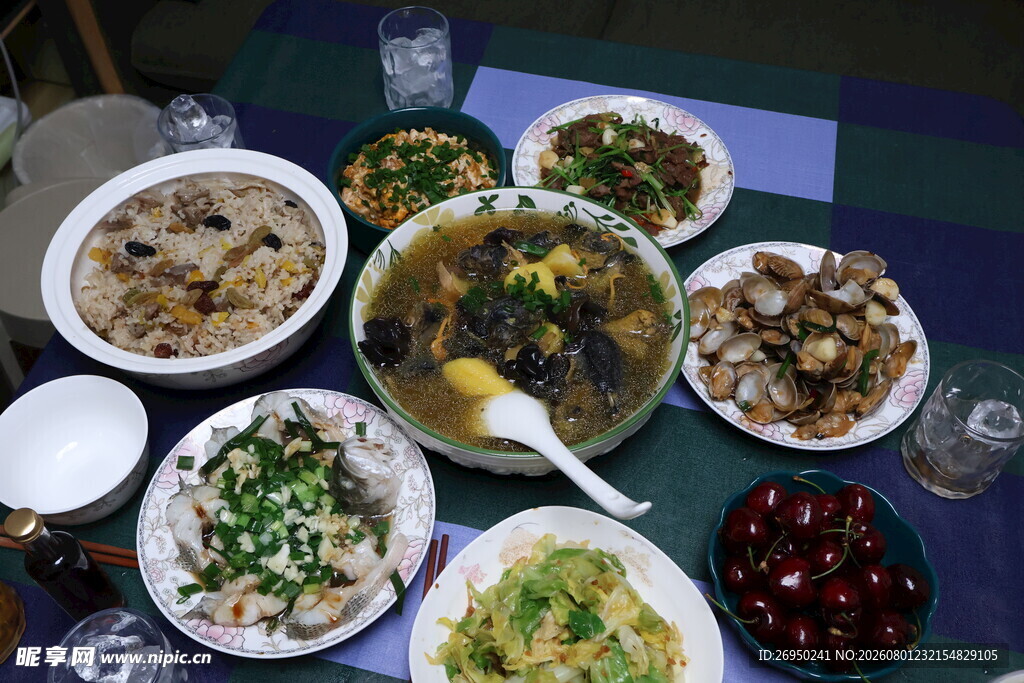 丰盛美味的中式菜肴聚餐