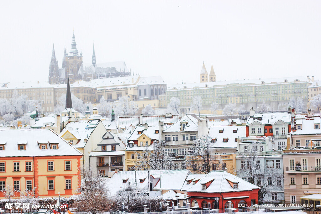 雪后城市景观多彩建筑