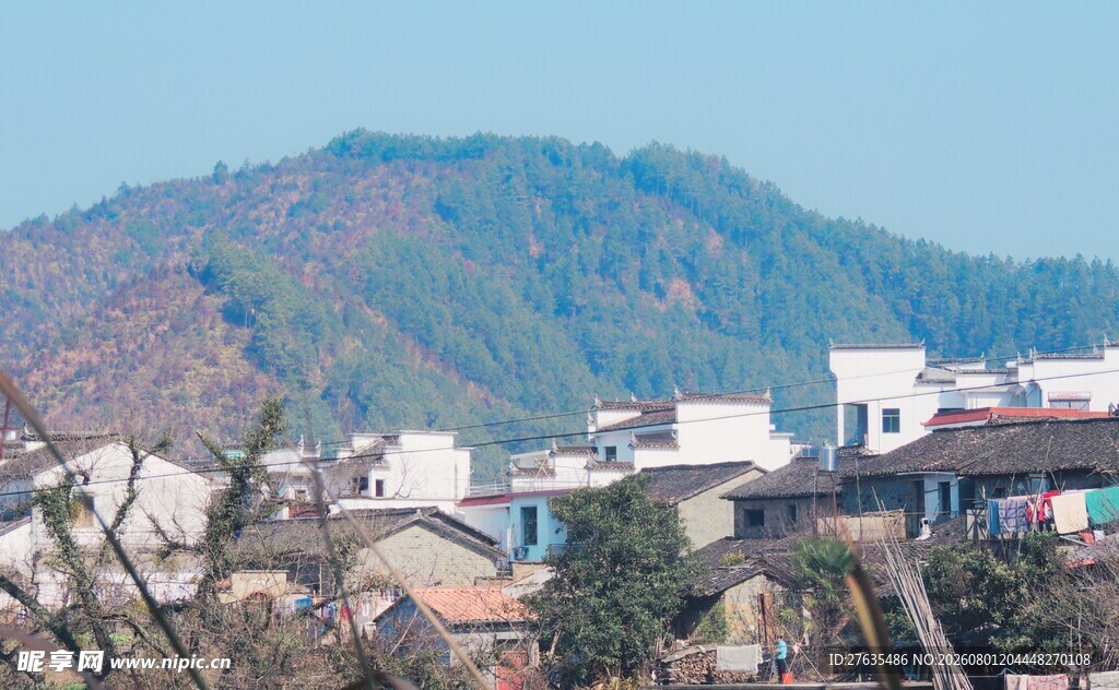 山脚下的村落景观