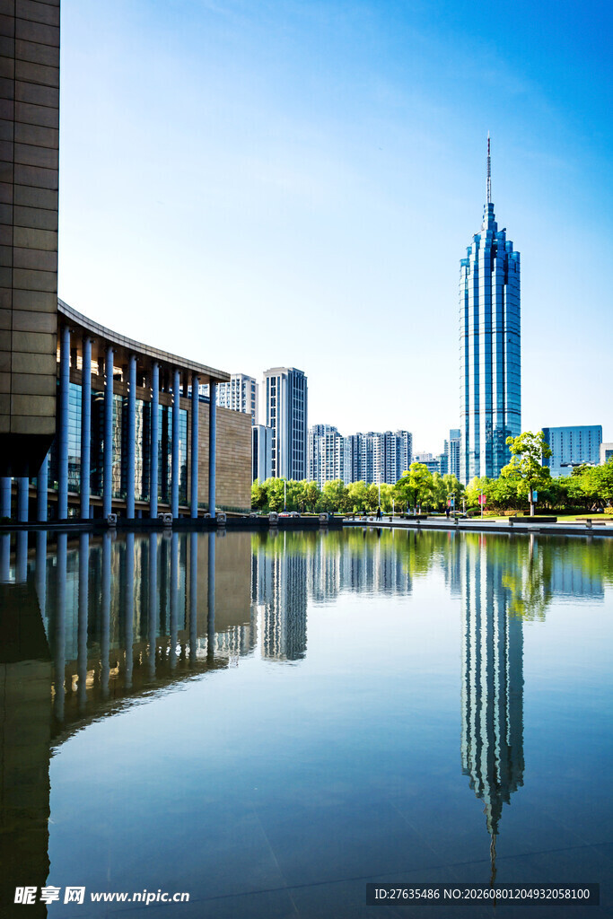 城市湖畔现代建筑风景