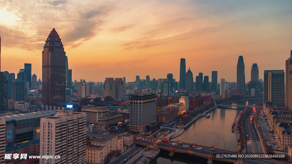 城市黄昏天际线壮丽景观