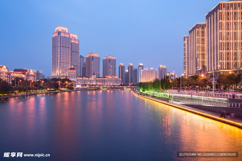 城市河畔绚丽夜景风光