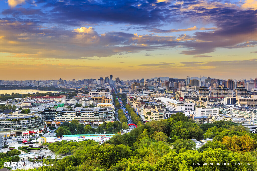 城市天际线与黄昏美景