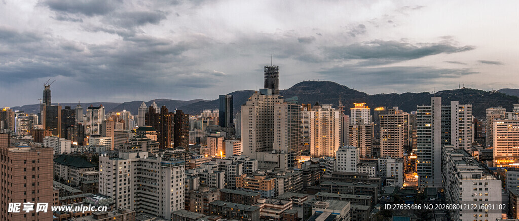 城市黄昏天际线景观