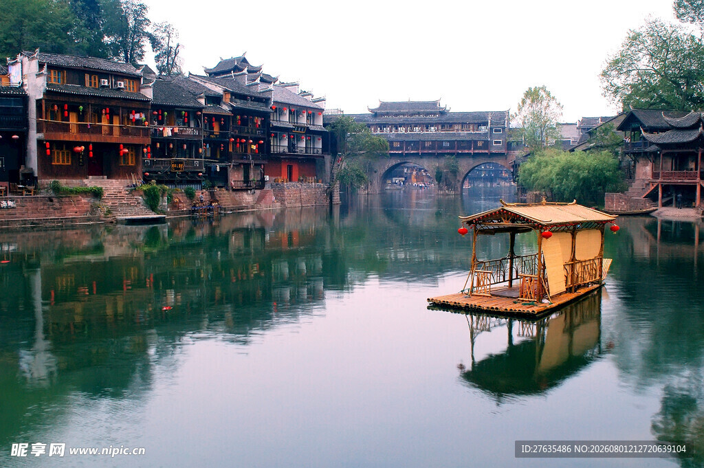 湘西凤凰古城水上风景