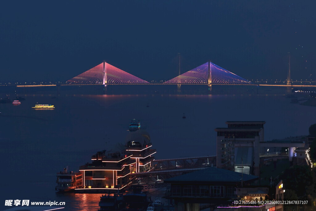 夜幕下的跨海大桥美景
