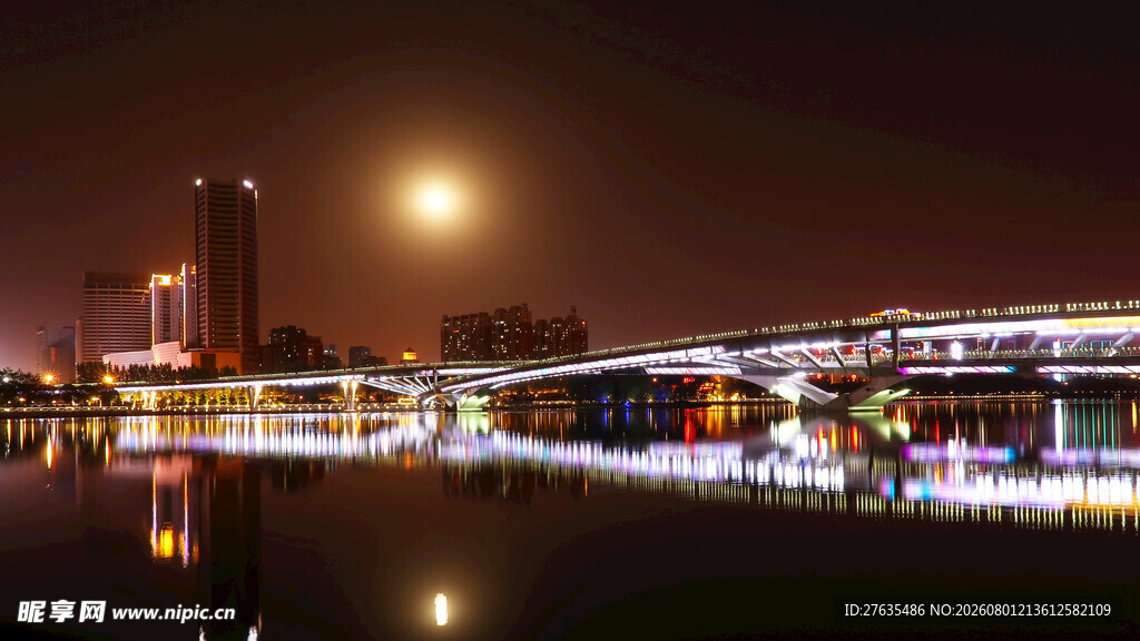 城市璀璨夜景湖畔风光