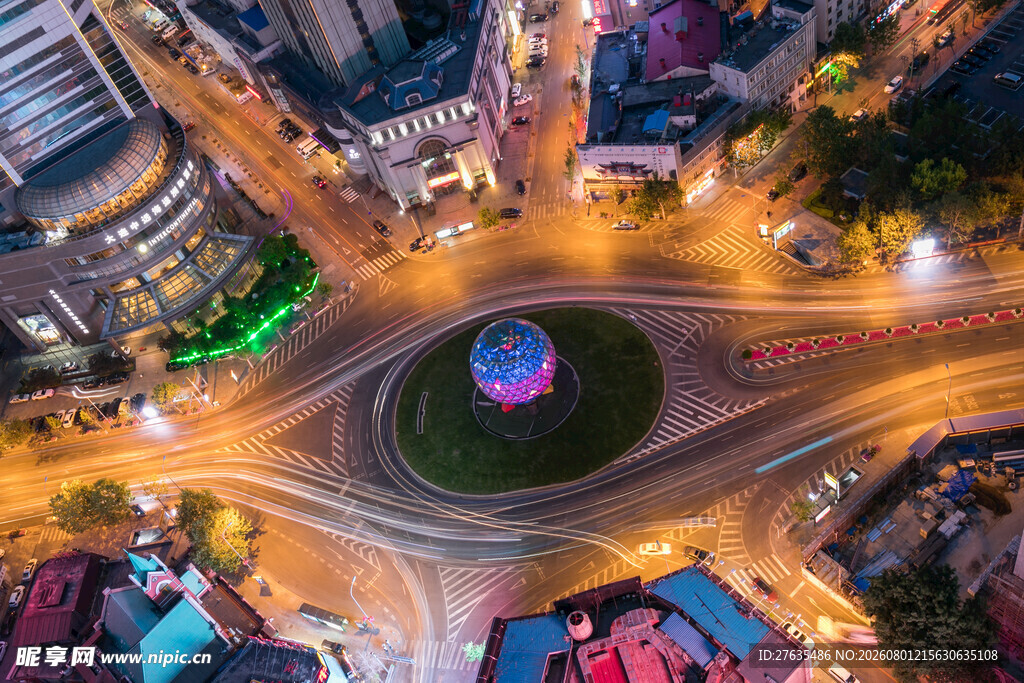 城市环形路口璀璨夜景