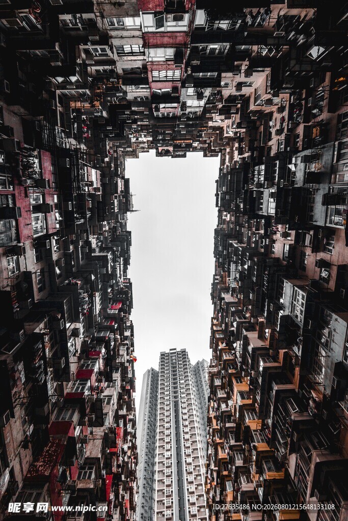 高楼间的城市天际线