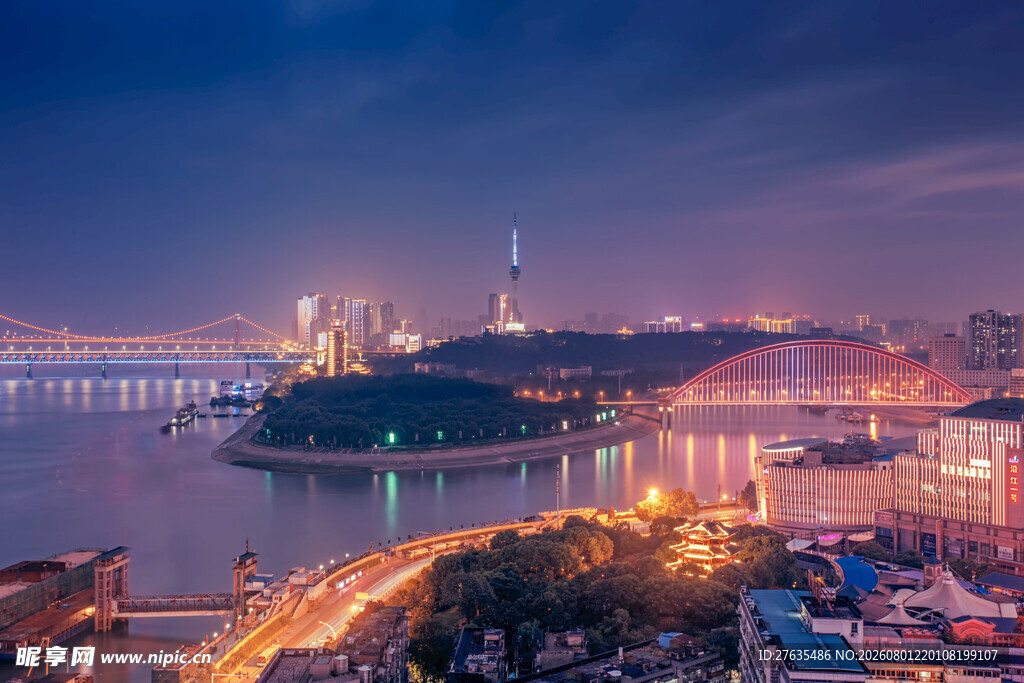城市江畔璀璨夜景风光