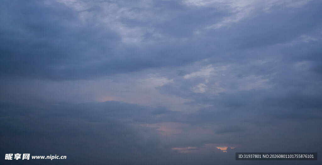 黄昏时分的天空云层景观
