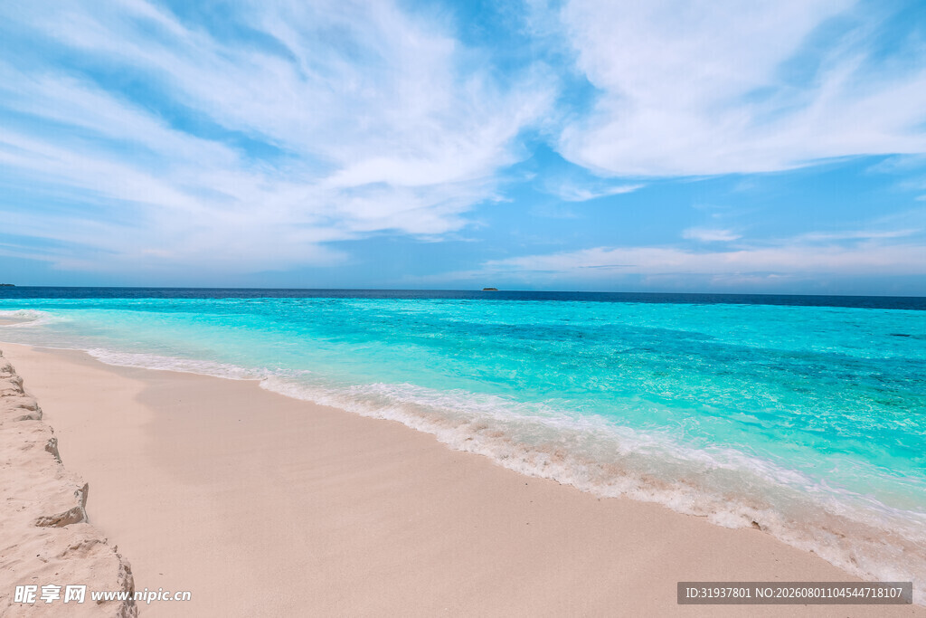美丽海滩与蔚蓝海水景观