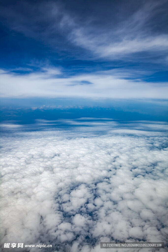 高空俯瞰云海壮丽景观