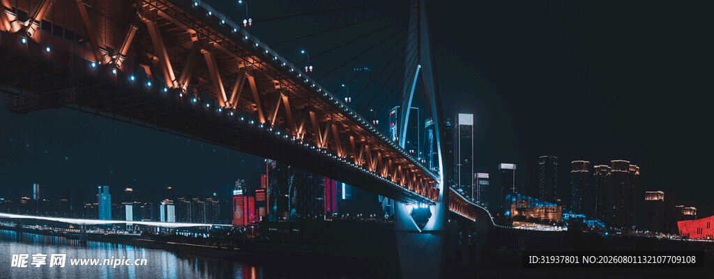 城市夜景中的璀璨桥梁