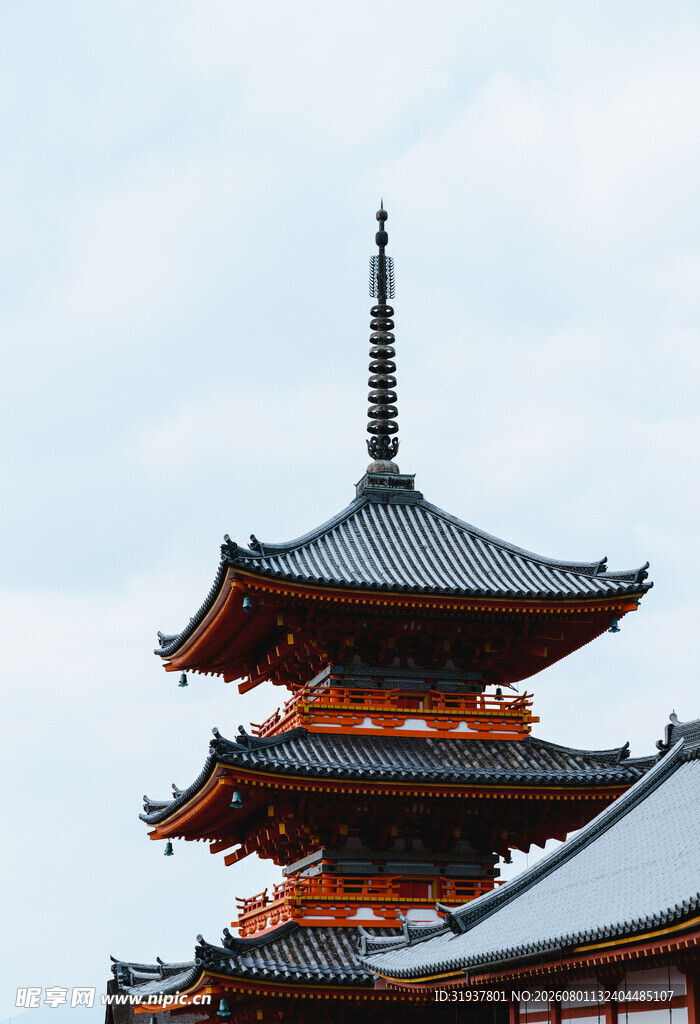 日式宝塔雪景