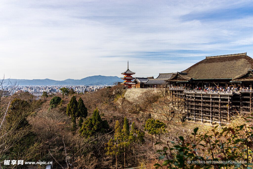 日本古建筑风景远眺