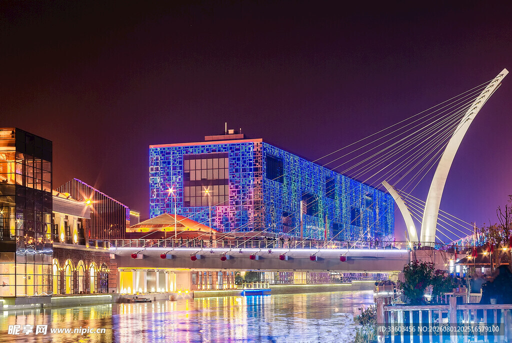 曼彻斯特索尔福德码头夜景