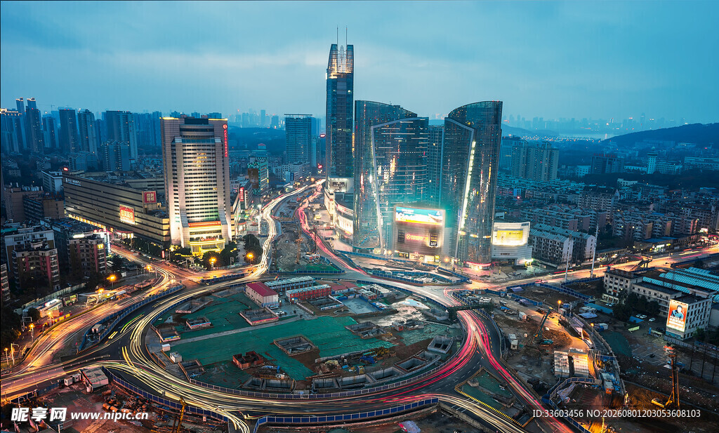 城市璀璨夜景与环形道路