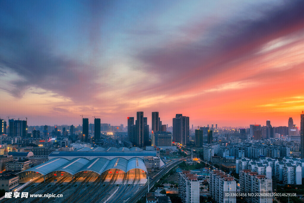 城市黄昏天际线壮丽景观