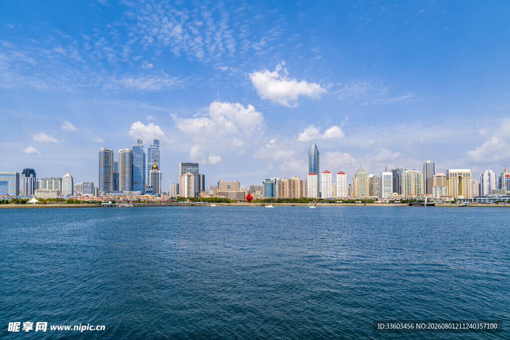 海滨城市天际线美丽风光