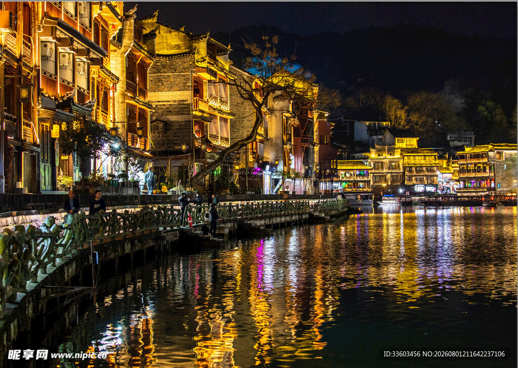 凤凰古城夜景河畔风光