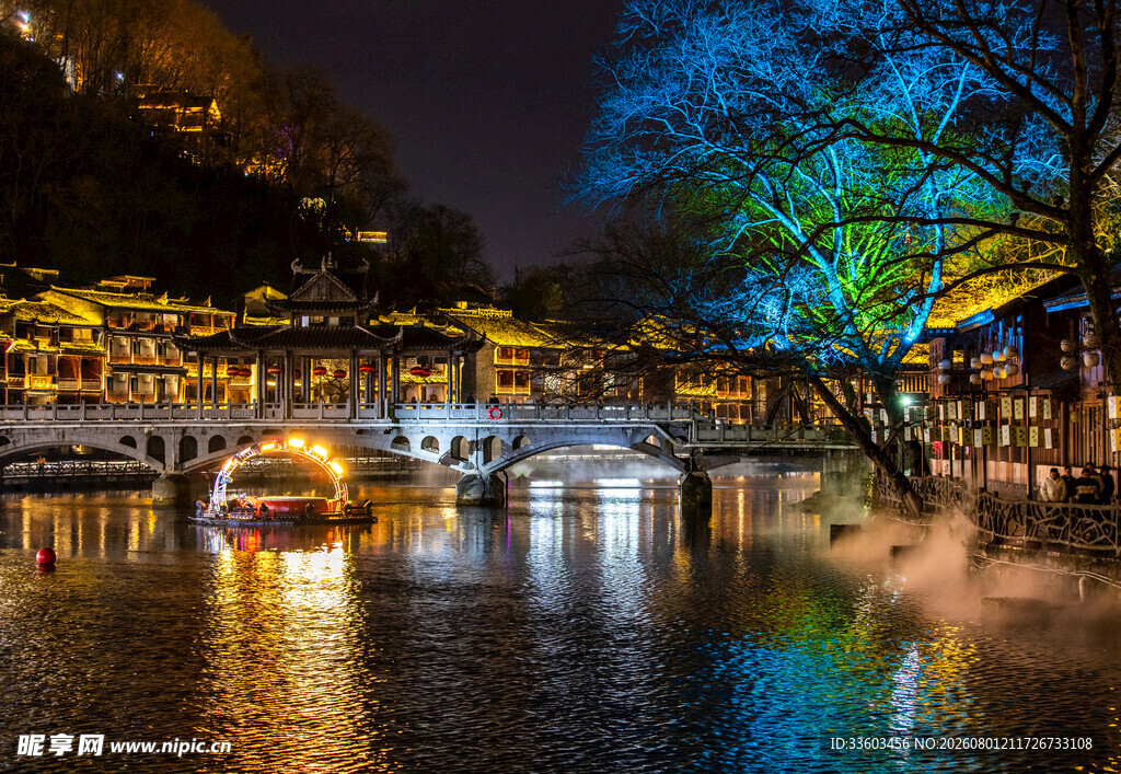 江南水乡夜景梦幻迷人