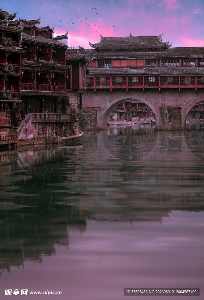 古桥水乡夜景图