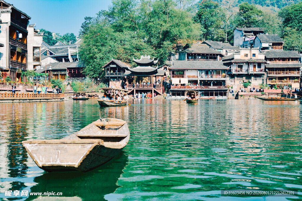 湘西水乡小船古朴村落景