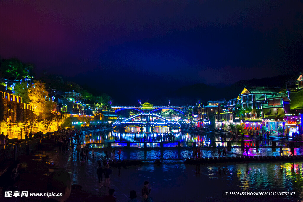 凤凰古城璀璨夜景