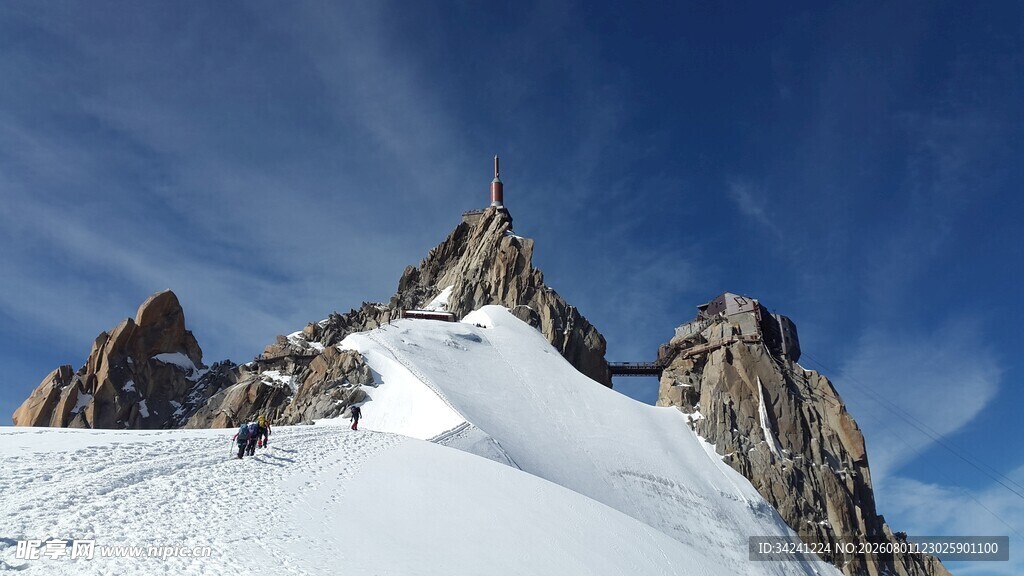 雪山峻岭壮丽风光