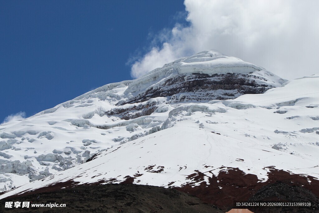 巍峨雪山美景
