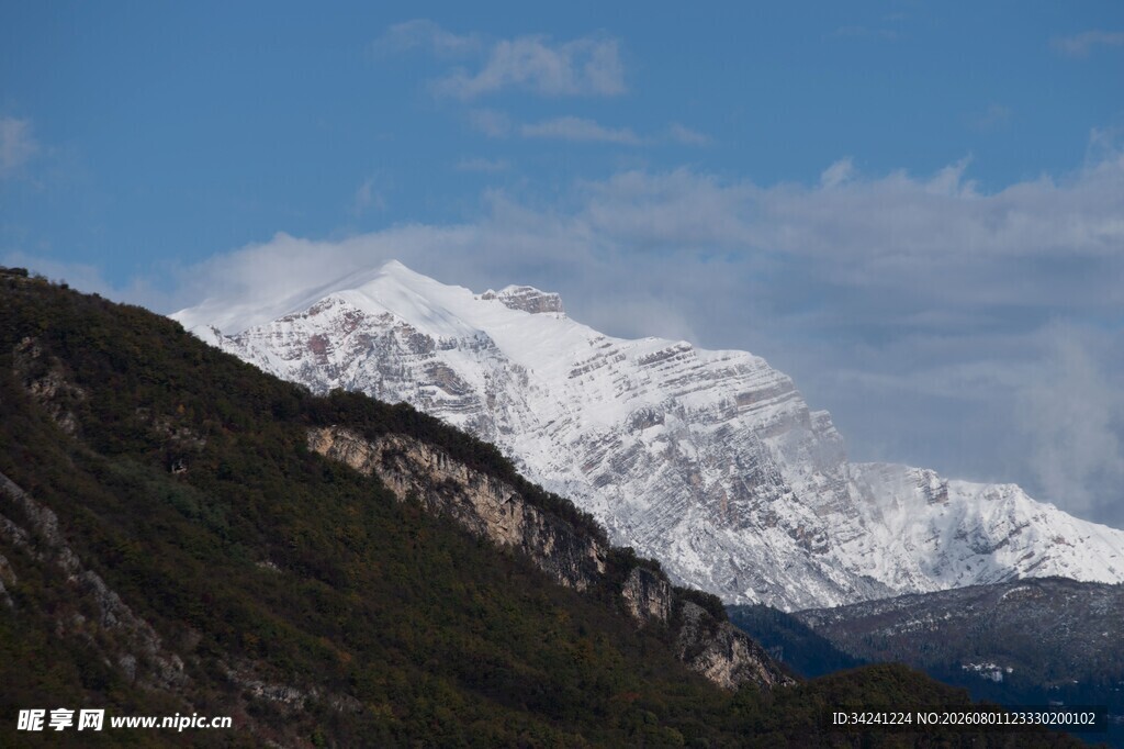 雪山远景