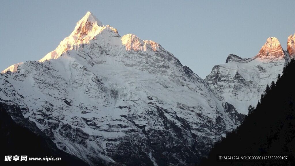 雪山壮丽美景