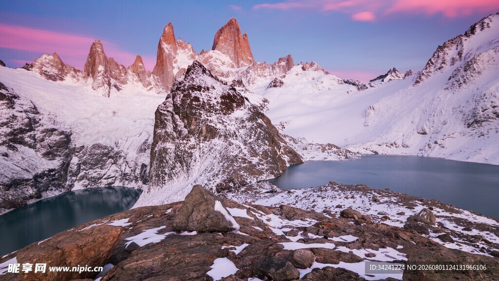 壮丽雪山湖泊美景