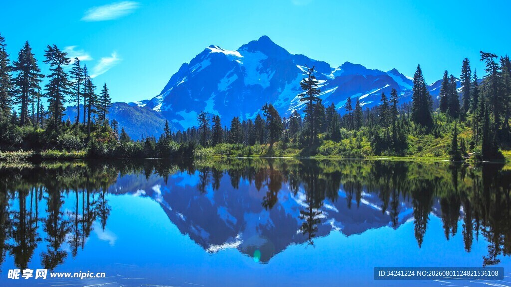 湖光山色中的静谧美景