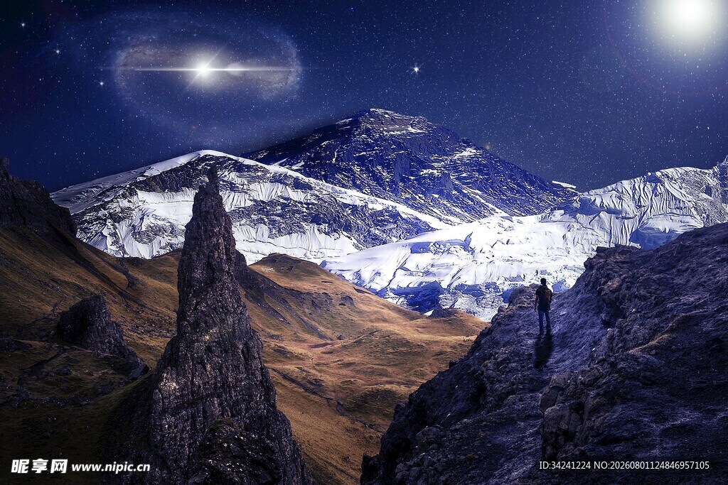 夜空下的壮丽雪山景观