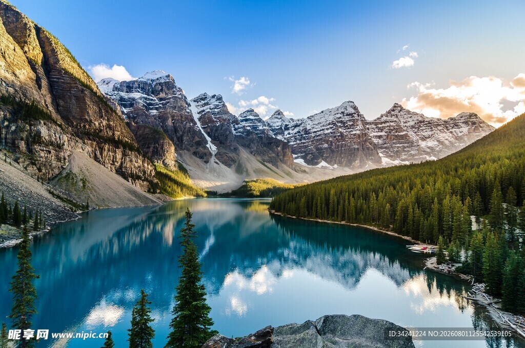 美丽湖光山色的自然景观